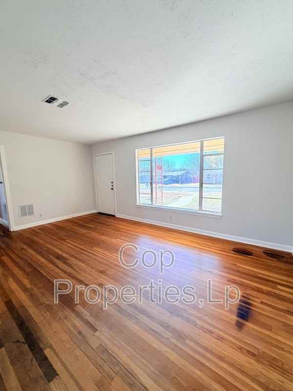 339 Waxwood Ln - Photo 5 of 21