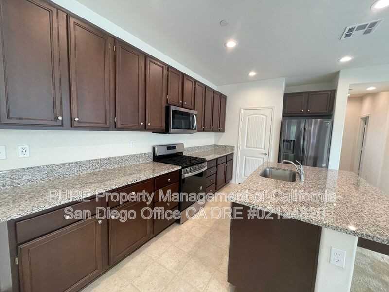 1321 Pershing Rd - Photo 6 of 40