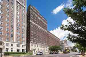 featured image of 3733 Lindell Blvd