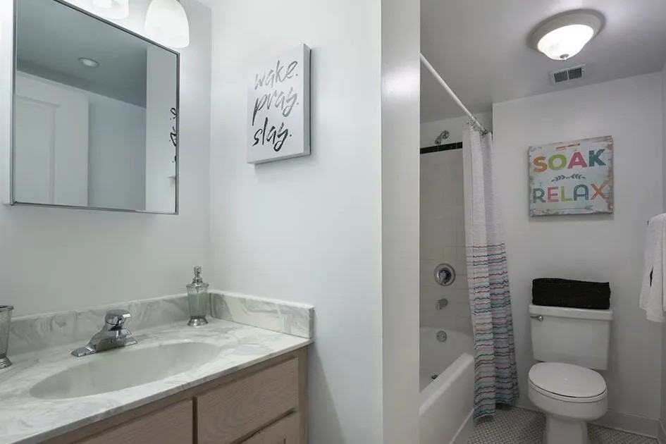 Coronado Lindell East - Photo 5 of 10