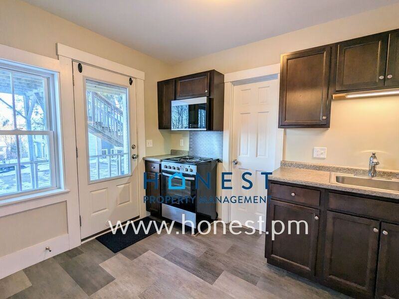 18 Warren St #1 - Photo 7 of 27