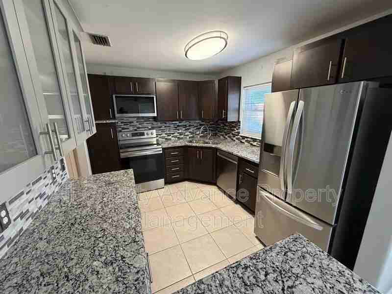 218 Dogwood Cir - Photo 2 of 13