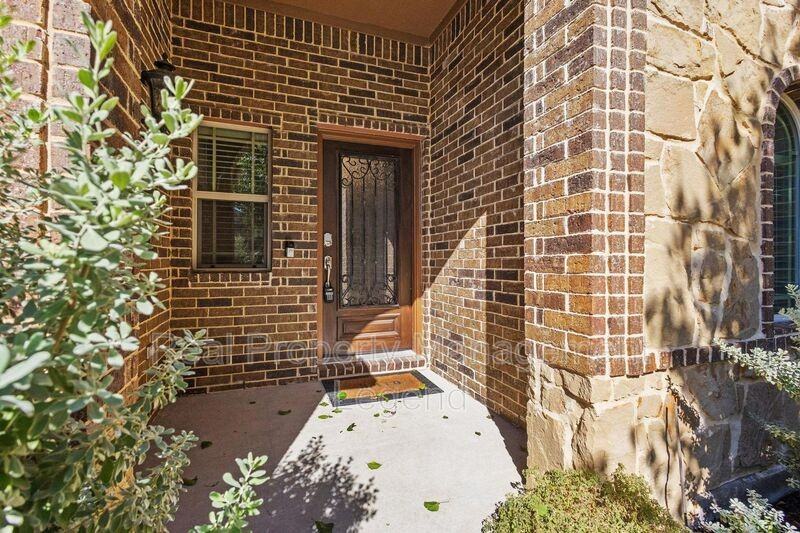 1451 Cedar Hollow Dr - Photo 4 of 45