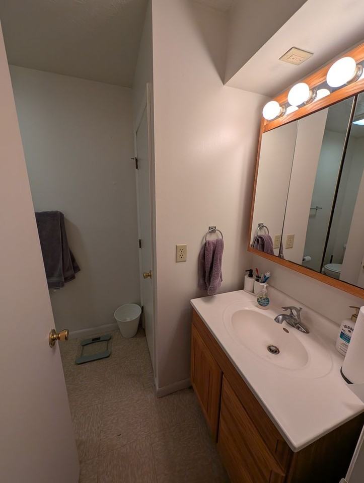 Pickwick Place - Photo 3 of 6