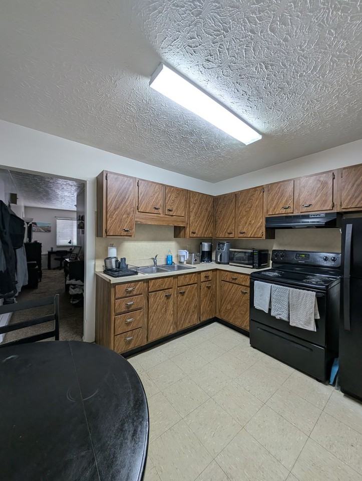 Pickwick Place - Photo 5 of 6