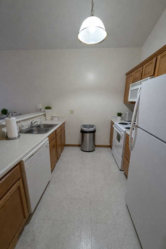 Salisbury Place - Photo 6 of 26