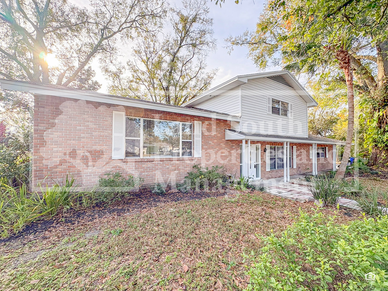 1631 Monterey Ln - Photo 4 of 42