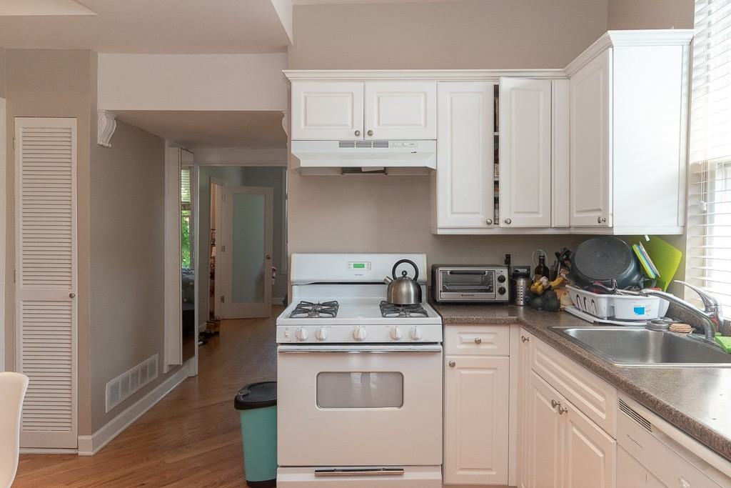 3144 N Oakley Ave #3F - Photo 2 of 20