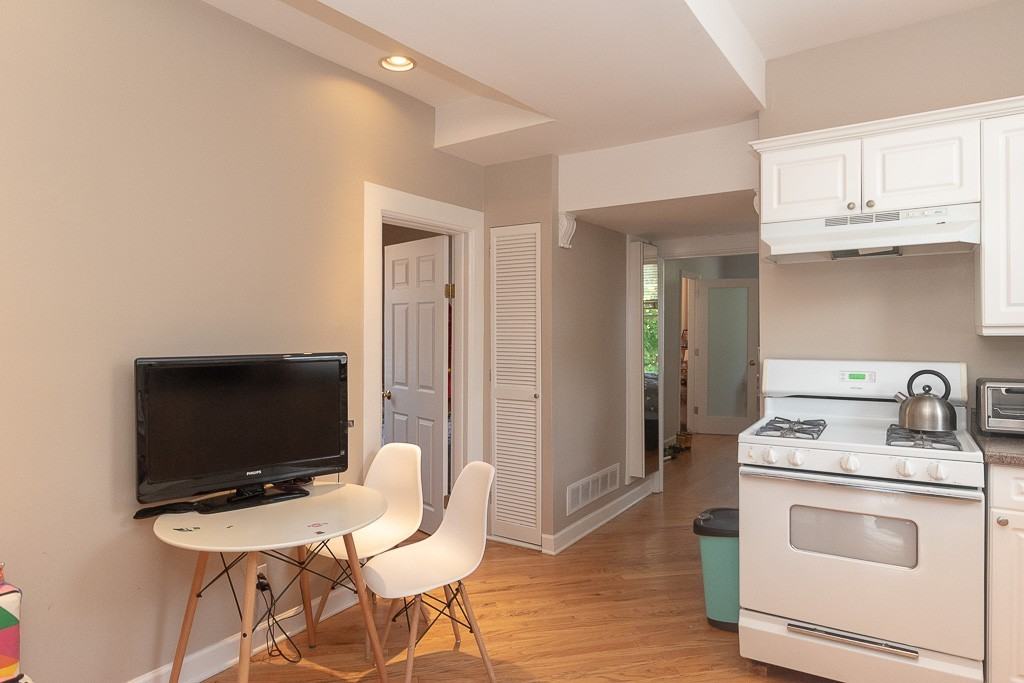 3144 N Oakley Ave #3F - Photo 3 of 20