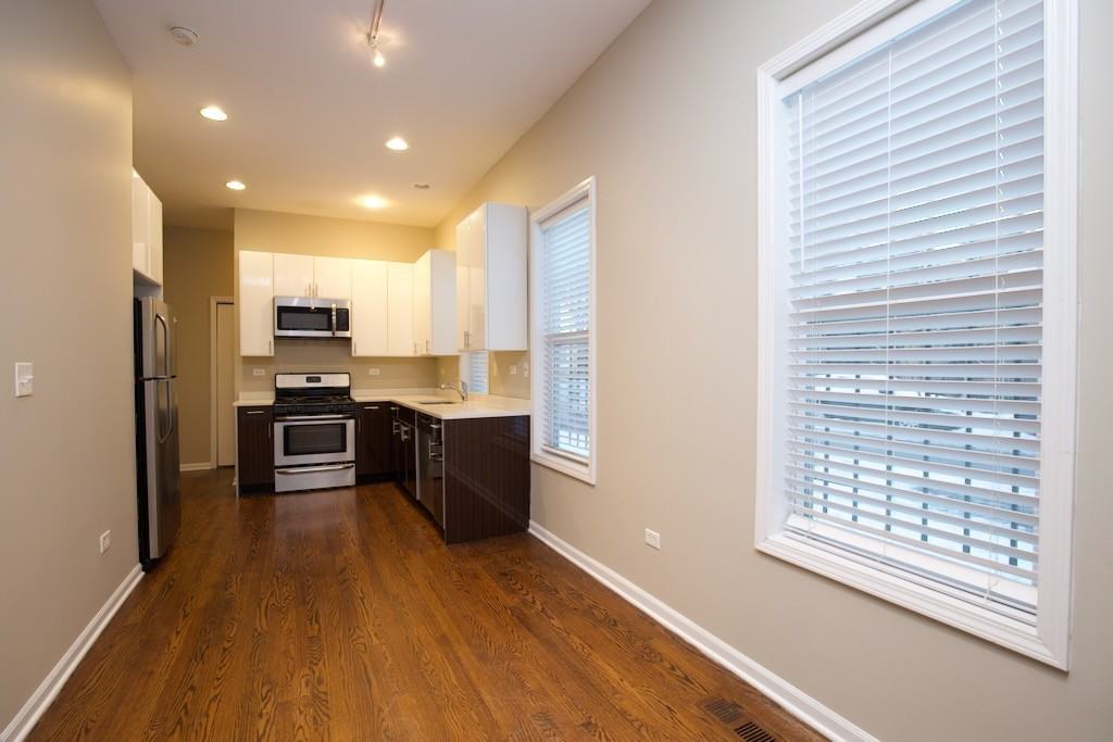 2101 W Fletcher St #1 - Photo 5 of 21