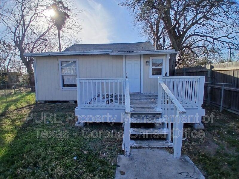 809 12th St #2 - Photo 2 of 12