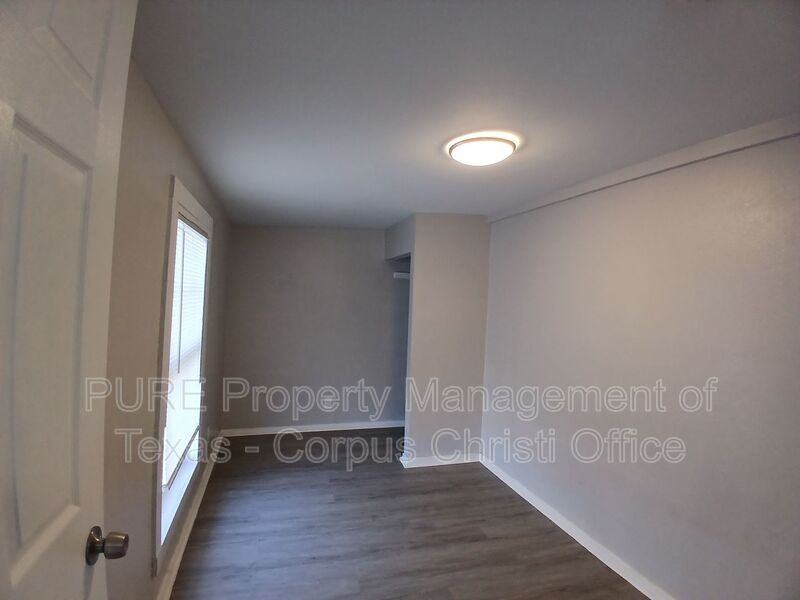 809 12th St #2 - Photo 4 of 12