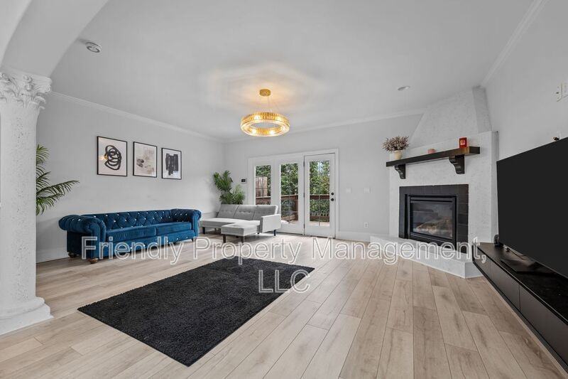 812 Pisgah Church Rd - Photo 3 of 19