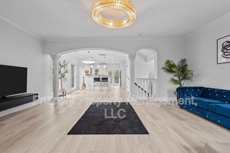 812 Pisgah Church Rd - Photo 4 of 19