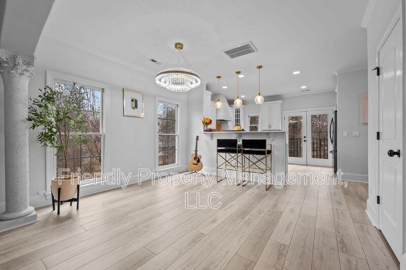 812 Pisgah Church Rd - Photo 5 of 19