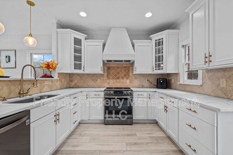 812 Pisgah Church Rd - Photo 7 of 19