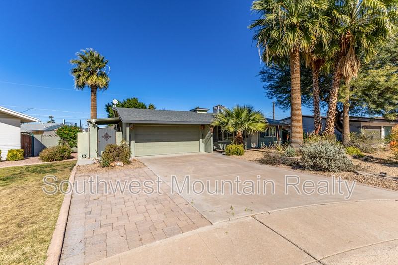 8538 E Mitchell Dr - Photo 3 of 17