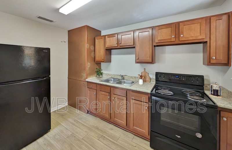 9017 6th Ave - Photo 4 of 15