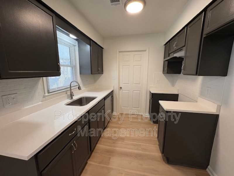 2408 Midway Dr - Photo 5 of 19