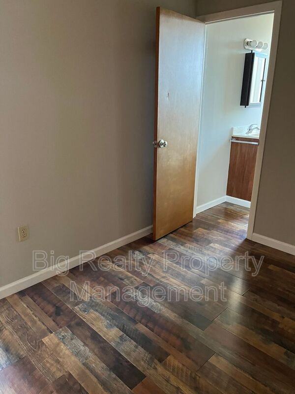 101 N Centre Ave #7 - Photo 7 of 12