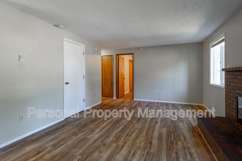 3100 V St - Photo 3 of 11