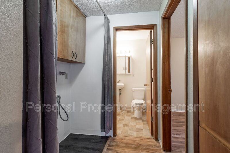 3100 V St - Photo 5 of 11