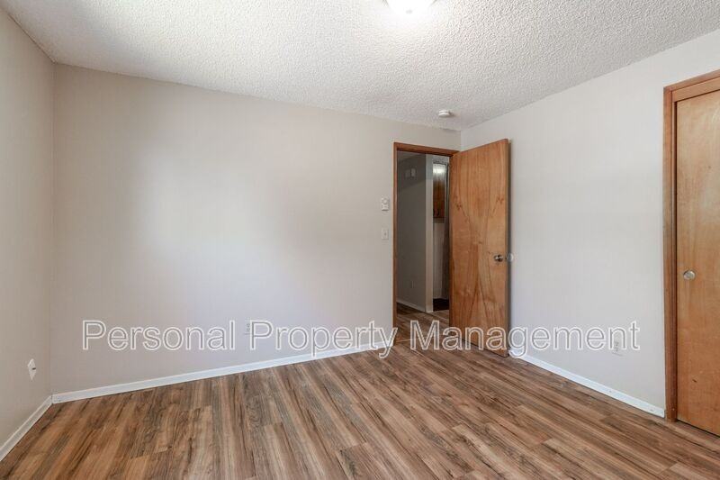 3100 V St - Photo 7 of 11