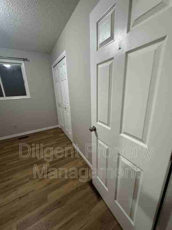 641 Fortye Dr - Photo 2 of 11