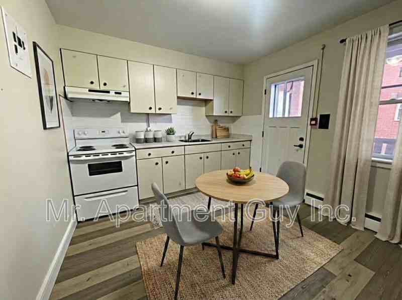 1454 Barton St E #4 - Photo 2 of 5