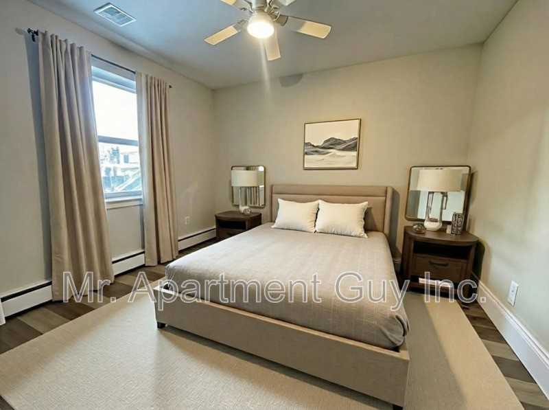 1454 Barton St E #4 - Photo 3 of 5