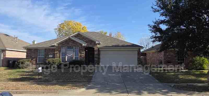 5801 Homestead Ct - Photo 3 of 40