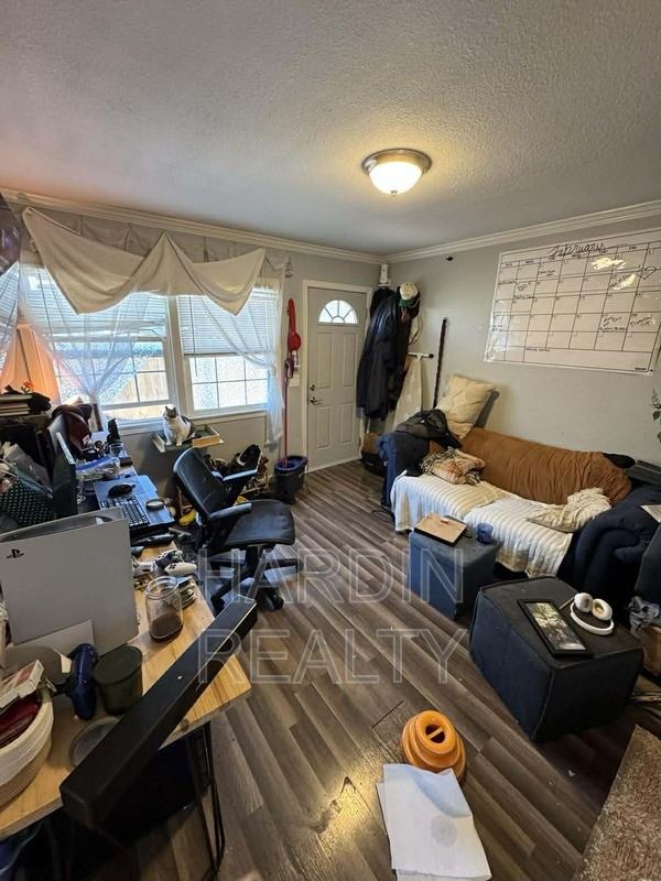 623 James St - Photo 3 of 11