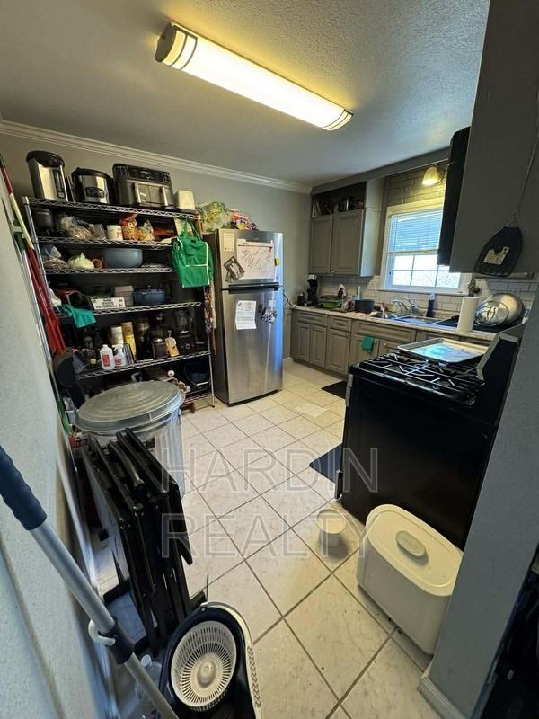 623 James St - Photo 7 of 11