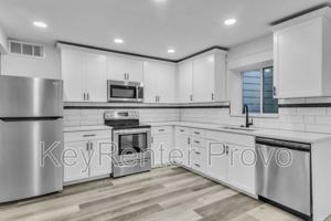 featured image of 475 Sw #B