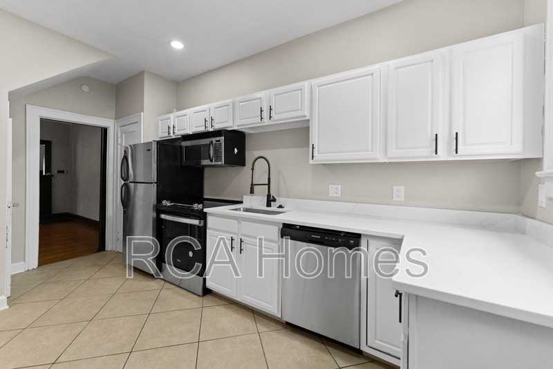 4704 Broadway St - Photo 5 of 14