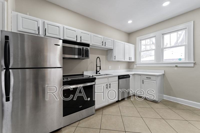 4704 Broadway St - Photo 6 of 14