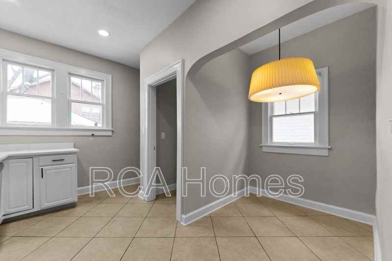 4704 Broadway St - Photo 7 of 14