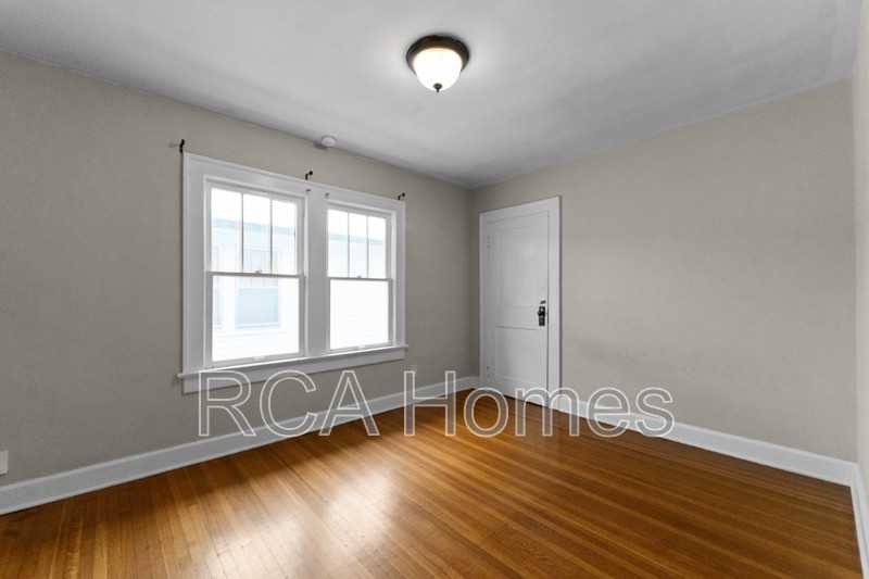 4704 Broadway St - Photo 7 of 13