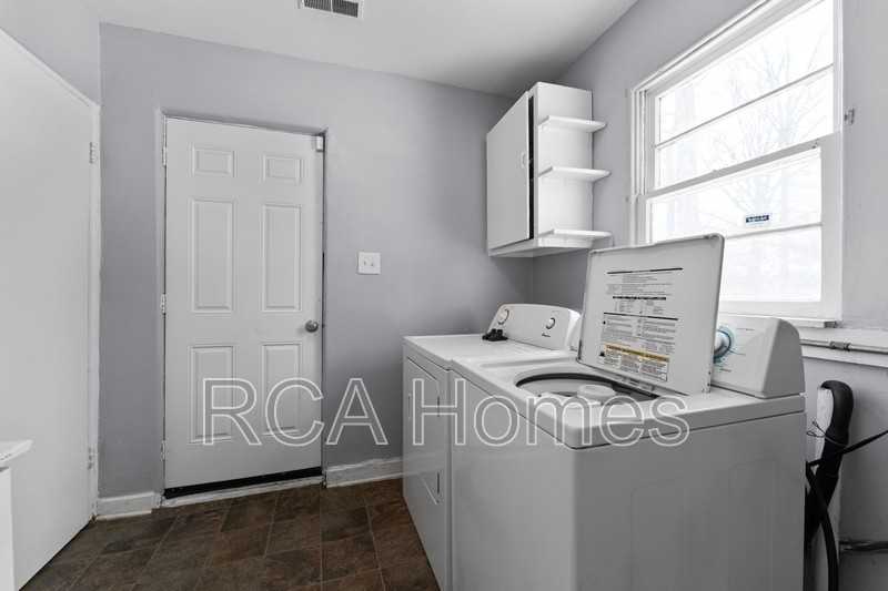 6262 E 24th St - Photo 5 of 12