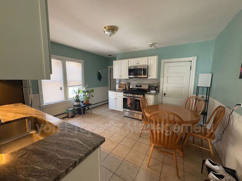 250 Sayles Ave #2R - Photo 3 of 17