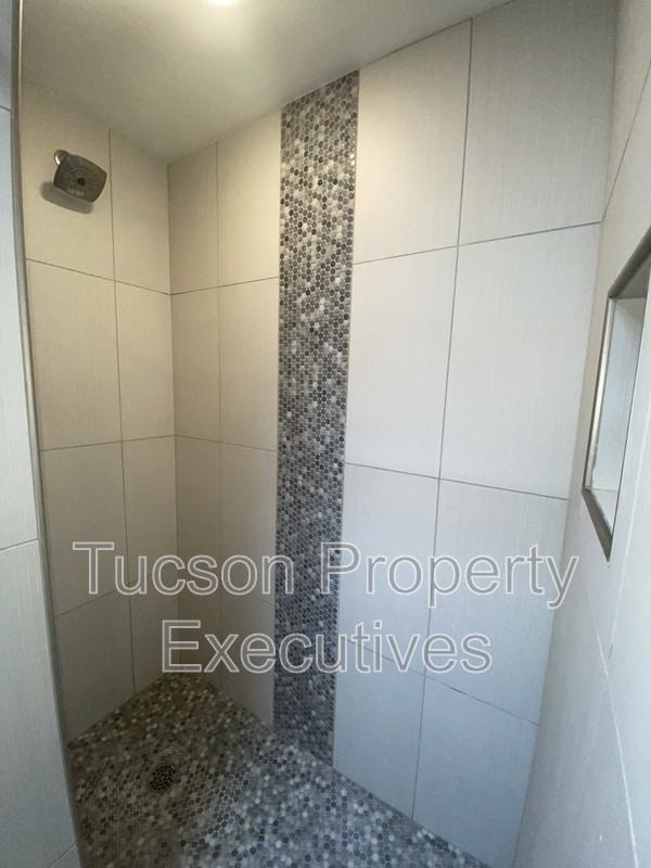 1421 E Drachman St - Photo 6 of 27