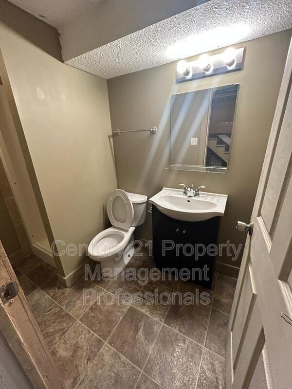 11318 105 St Nw - Photo 5 of 6