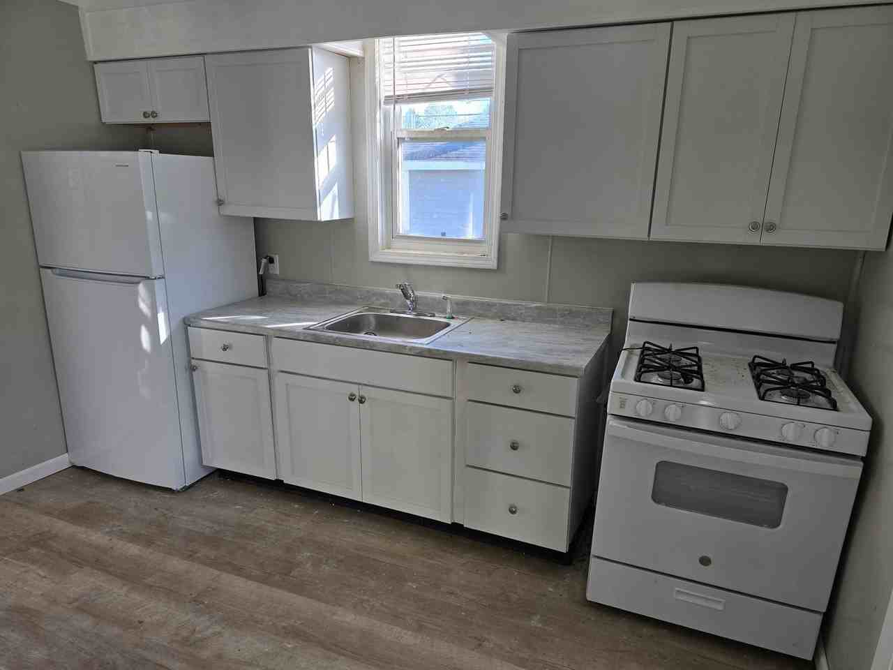 1521 & 1521 1/2 E Kirby Ave (AARC Management, LLC) - Photo 2 of 22