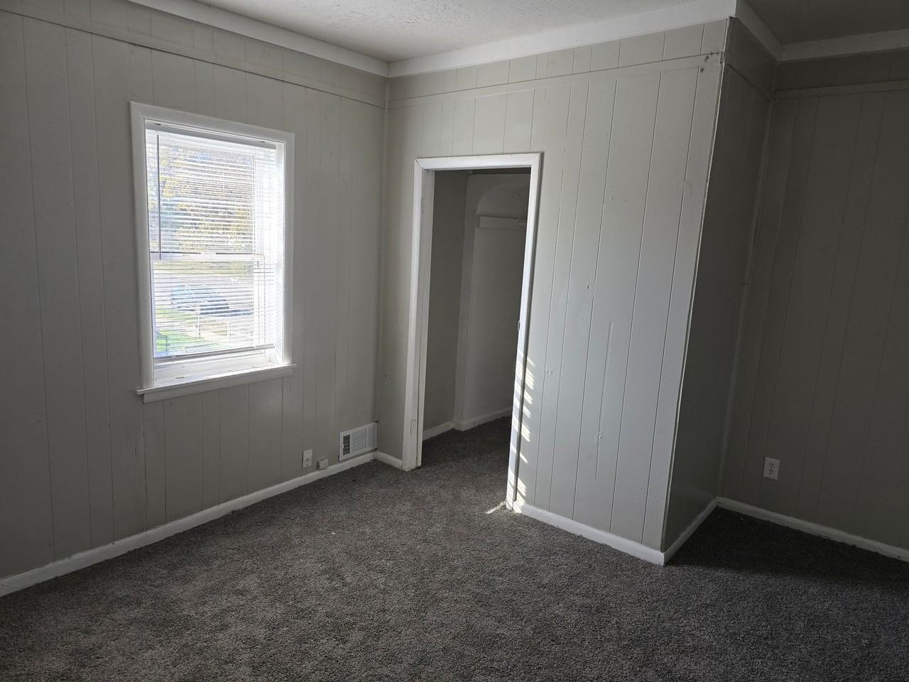 1521 & 1521 1/2 E Kirby Ave (AARC Management, LLC) - Photo 7 of 22