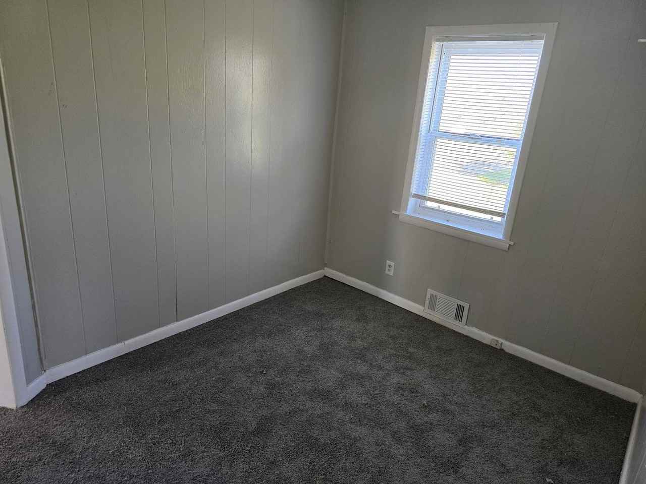 1521 & 1521 1/2 E Kirby Ave (AARC Management, LLC) - Photo 7 of 22