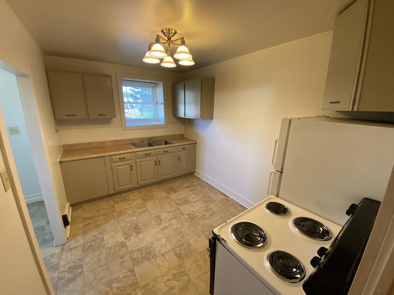 6-8 Reese Avenue - Photo 5 of 8