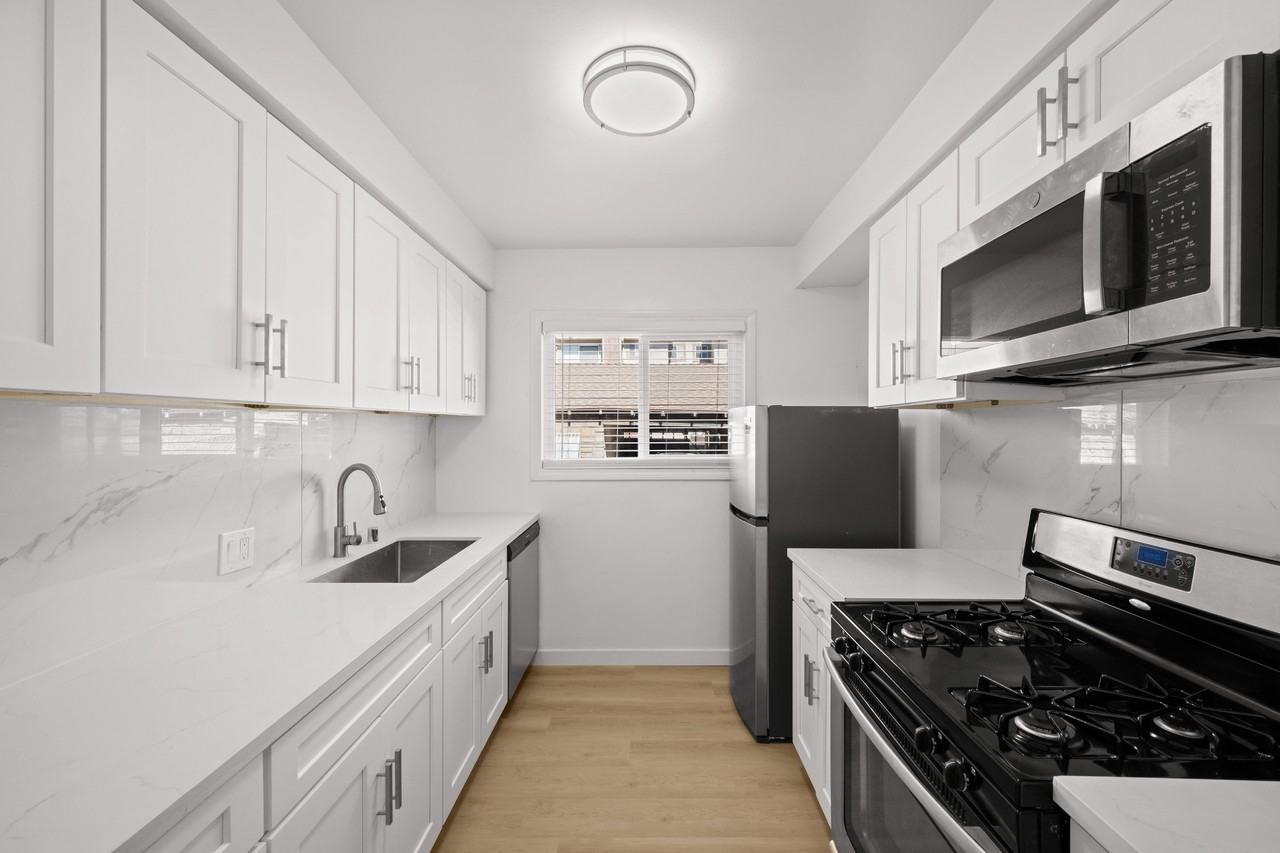 121 SOUTH CHESTER AVE. (689) - Photo 5 of 11