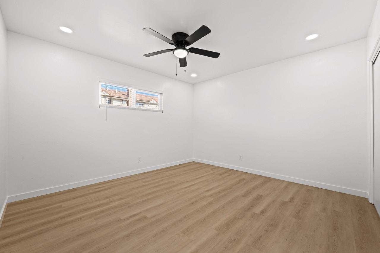 121 SOUTH CHESTER AVE. (689) - Photo 6 of 11