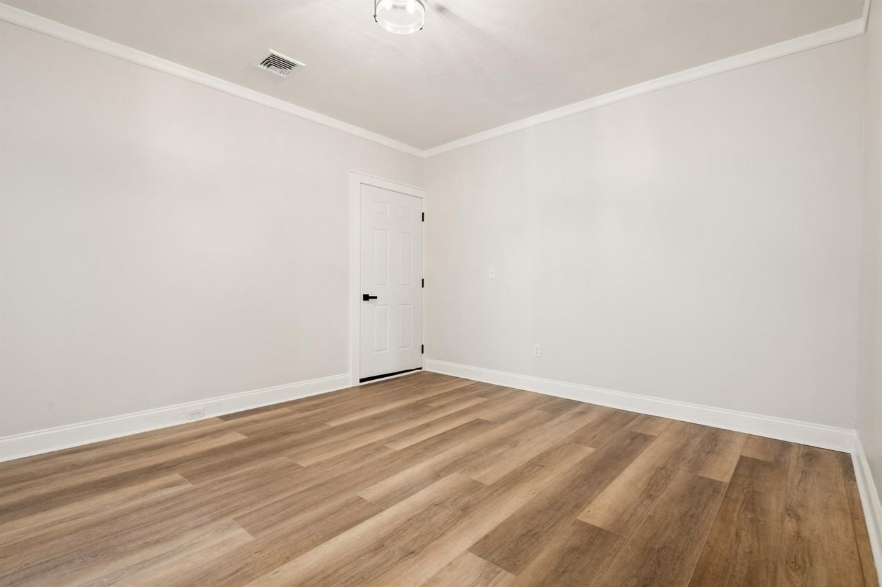 10 -14 South Decatur Street - Photo 5 of 37