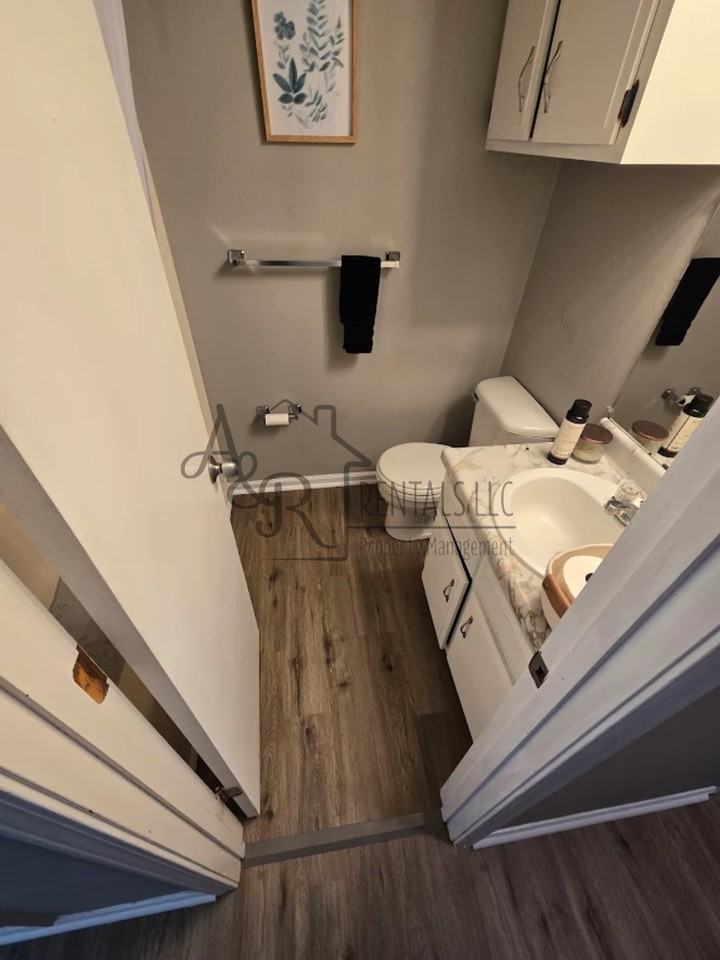 1905 South Elm Street - Photo 3 of 37